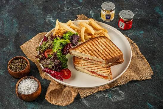 KAŞARLI DOMATESLİ TOST