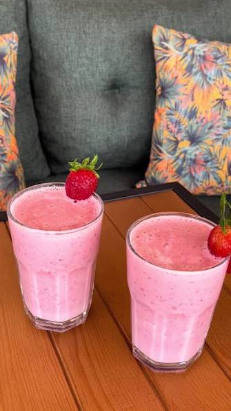 ÇİLEKLİ MİLKSHAKE